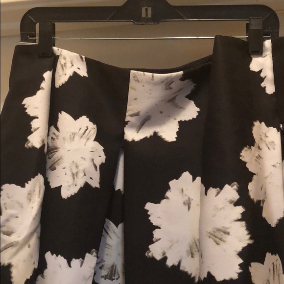 Black and White flower high waist skirt - Picture 3 of 4